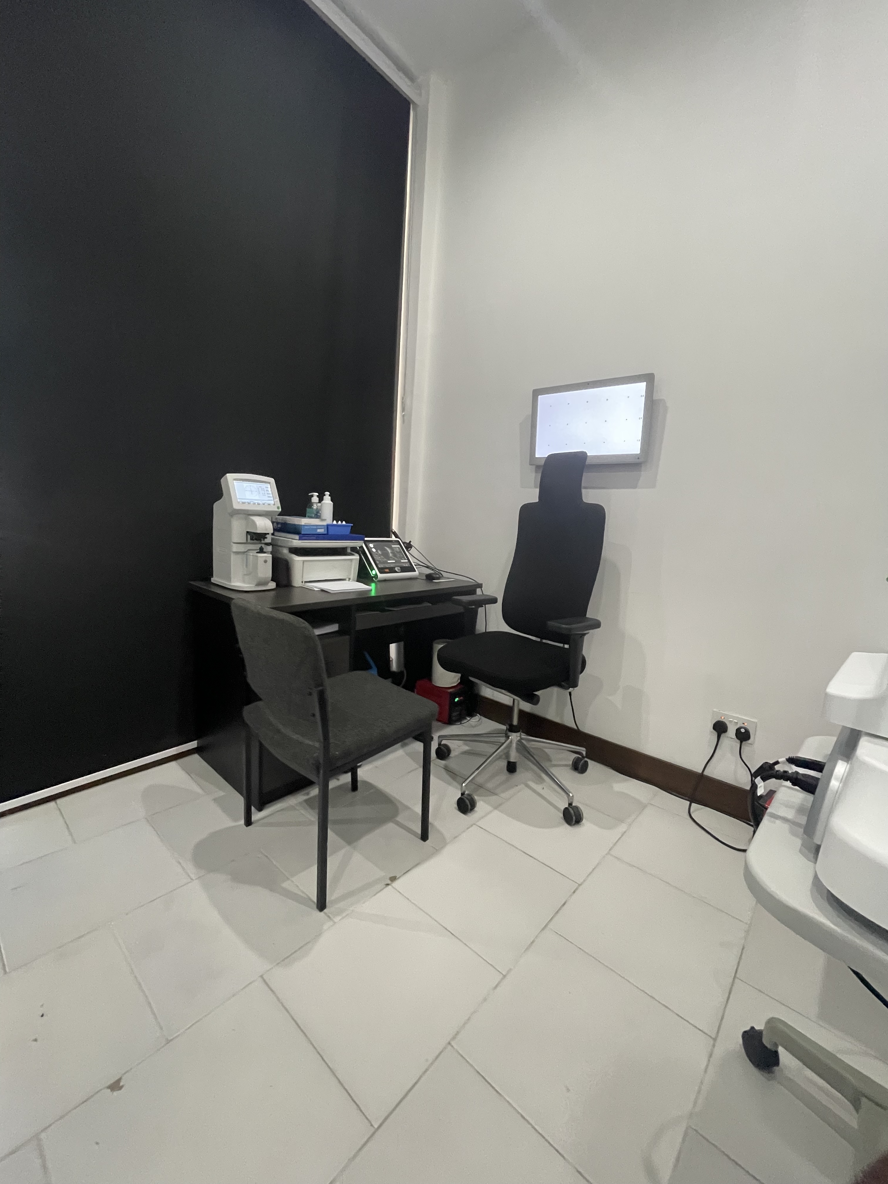 Lensometer - precision lens measurement device